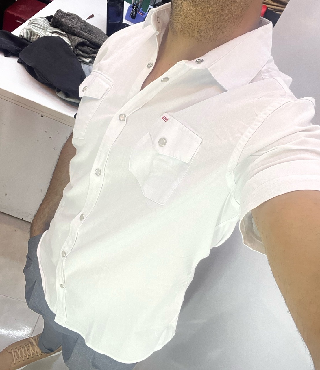 پیراهن سفید دوجیب مردانه پارچه پوپلین دکمه پرسی بسیار خفن