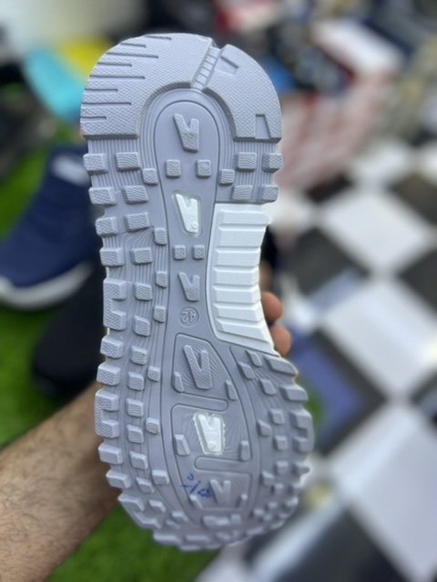 کفش کتونی وارداتی ویتنام مدل نیوبالانس سفید طوسی آبی فوق العاده با کیفیت و خاص