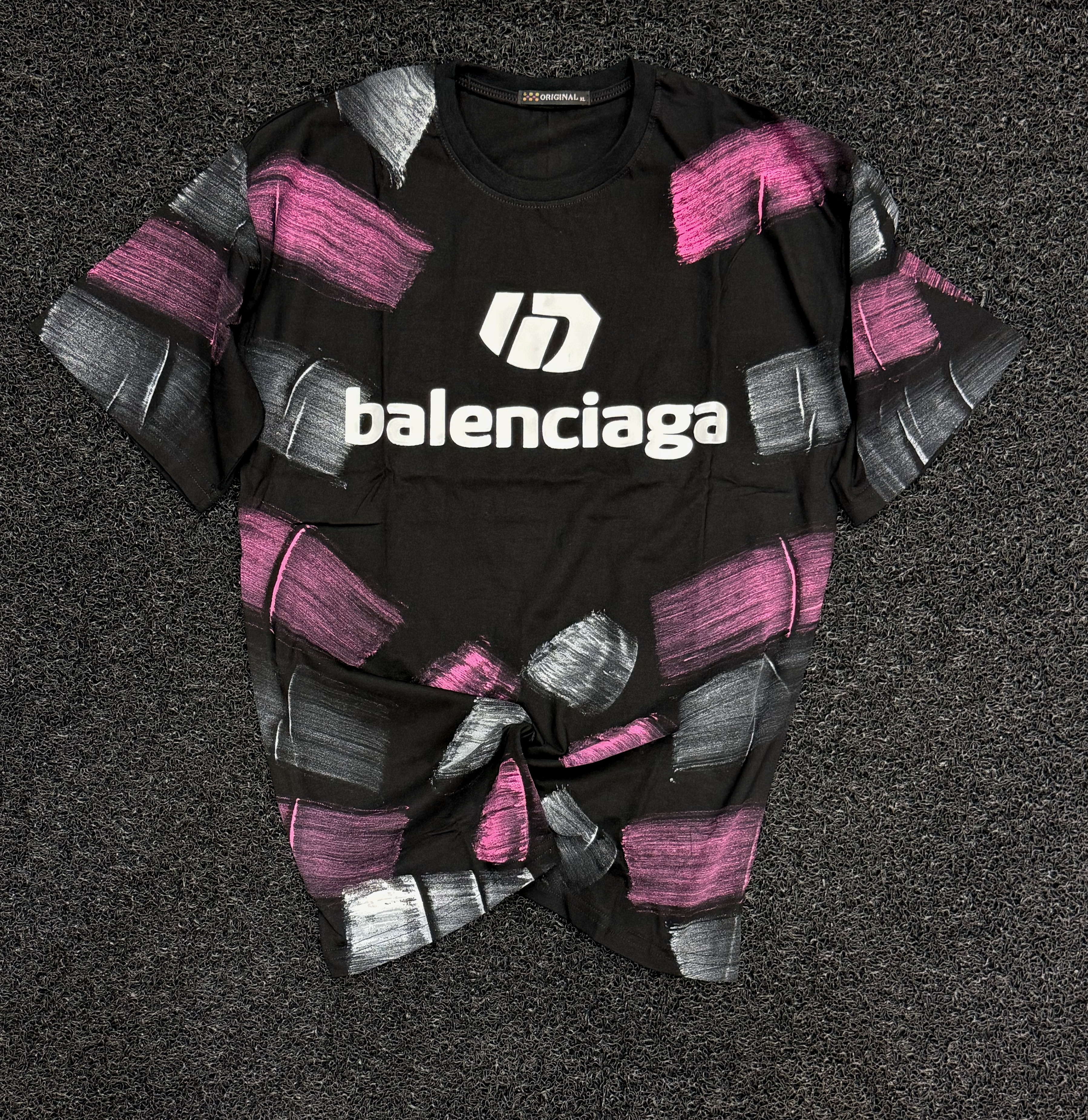تیشرت مشکی طرح برش رنگی Balenciaga
