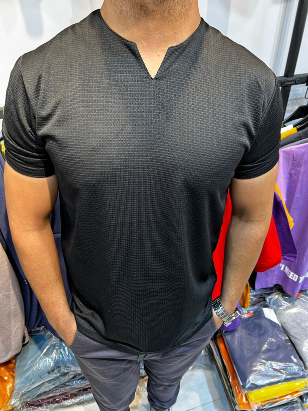 تیشرت مشکی یقه کوبایی (مراکشی) بیسکوییتی با تنخور خفن