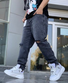 شلوار مام استایل ذغالی تیغ خورده (زانو کات)