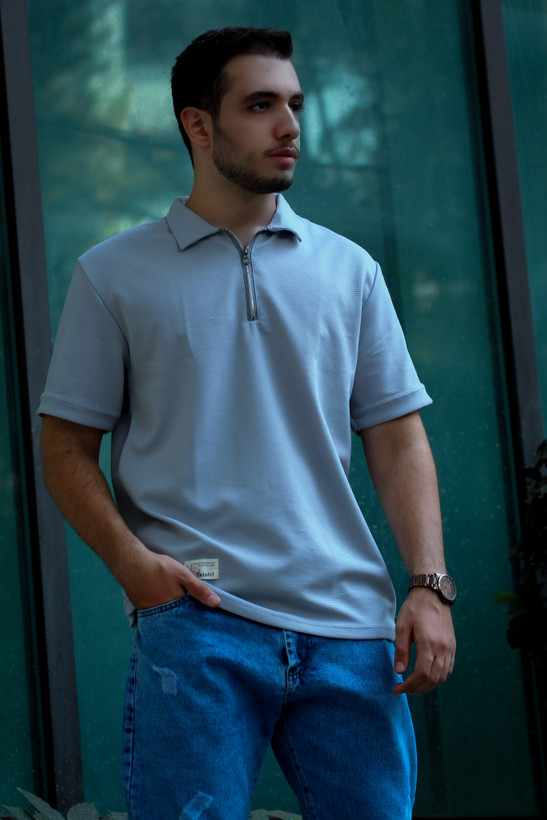 تیشرت یقه دار نیم زیپ مشکی پارچه بیسکوییتی طوسی روشن