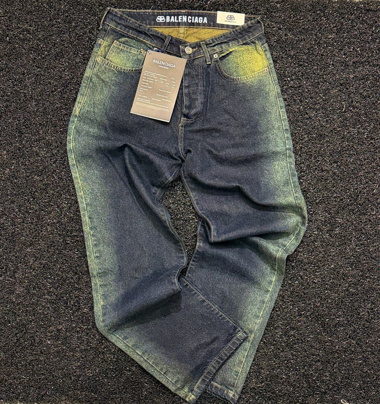 شلوار نیم بگ بالانسیاگا | جین لاکچری با جلوه رنگی منحصربهفرد