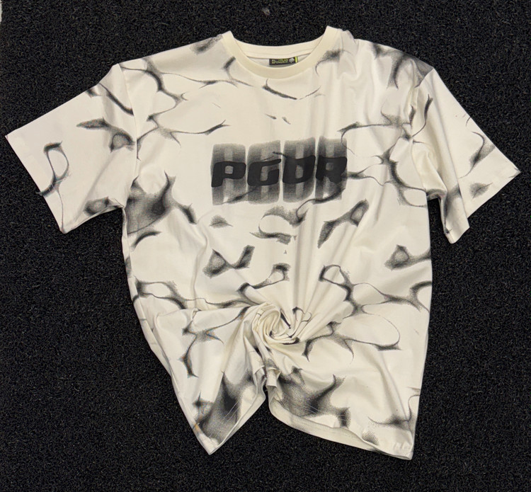 تیشرت باکسی با طراحی هنری انتزاعی × کیفیت پریمیوم × استایل مینیمال مدرن کد ۲۶۴