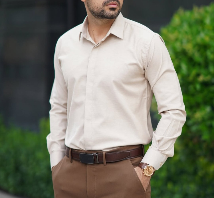 پیراهن آستین بلند کرم استخونی مردانه پارچه ساتن کش شبرو پنبه | کپ اسلیم فیت