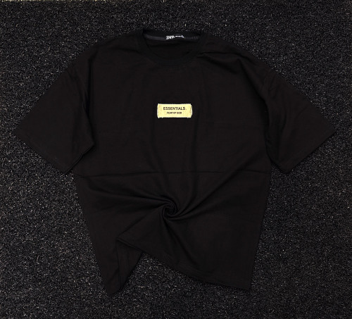 تیشرت مردانه مشکی Fear of God Essentials، نمونهای از luxury streetwear و minimalist design