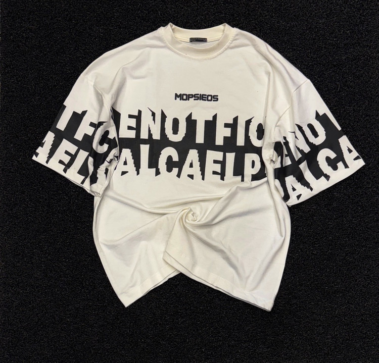 تیشرت اورسایز MOPSIEOS با طرح تایپوگرافی Statement