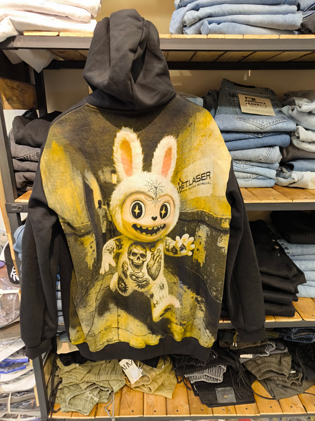 هودی مردانه مشکی طرح وایرال عروسک لبوبو دورس سه نخ گرماژ بالا | نخ پنبه اعلا و سنگین