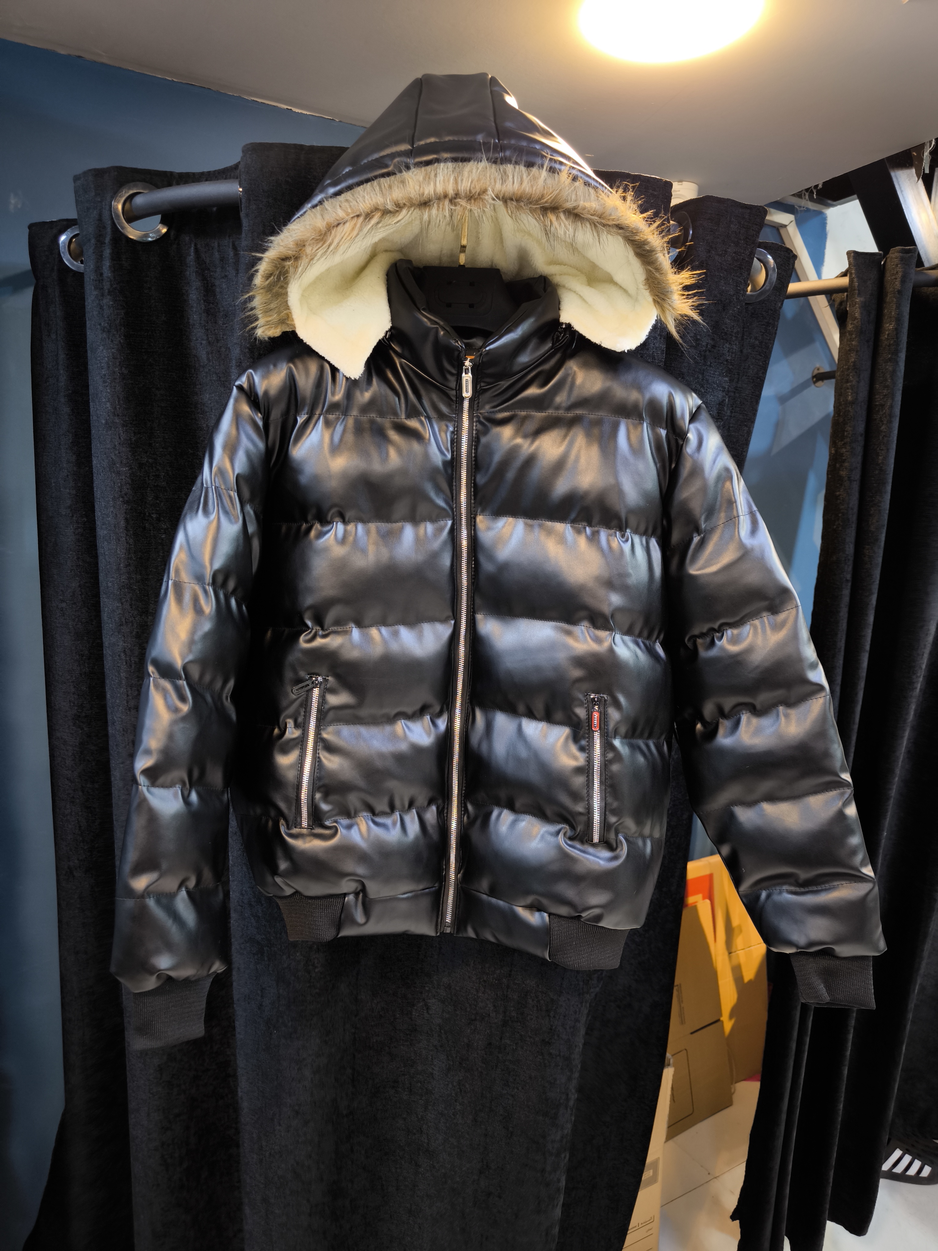 کاپشن فوق زیبای چرم پفکی ضخیم- گرماژ بالا با تضمین کیفیت استثنایی!