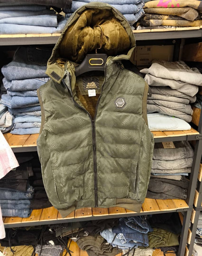 محصول لوکس*جلیقه پافر چرم پوست ماری سبز - فوقالعاده با کیفیت و شیک | کیفیت استثنایی با بهترین قیمت