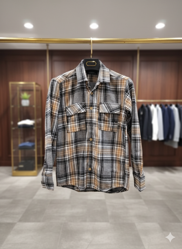 پیراهن پشمی چهارخونه طوسی–نارنجی کمرنگ نرم، گرم و مناسب فصلهای سرد با ترکیب رنگی خاص و جذاب