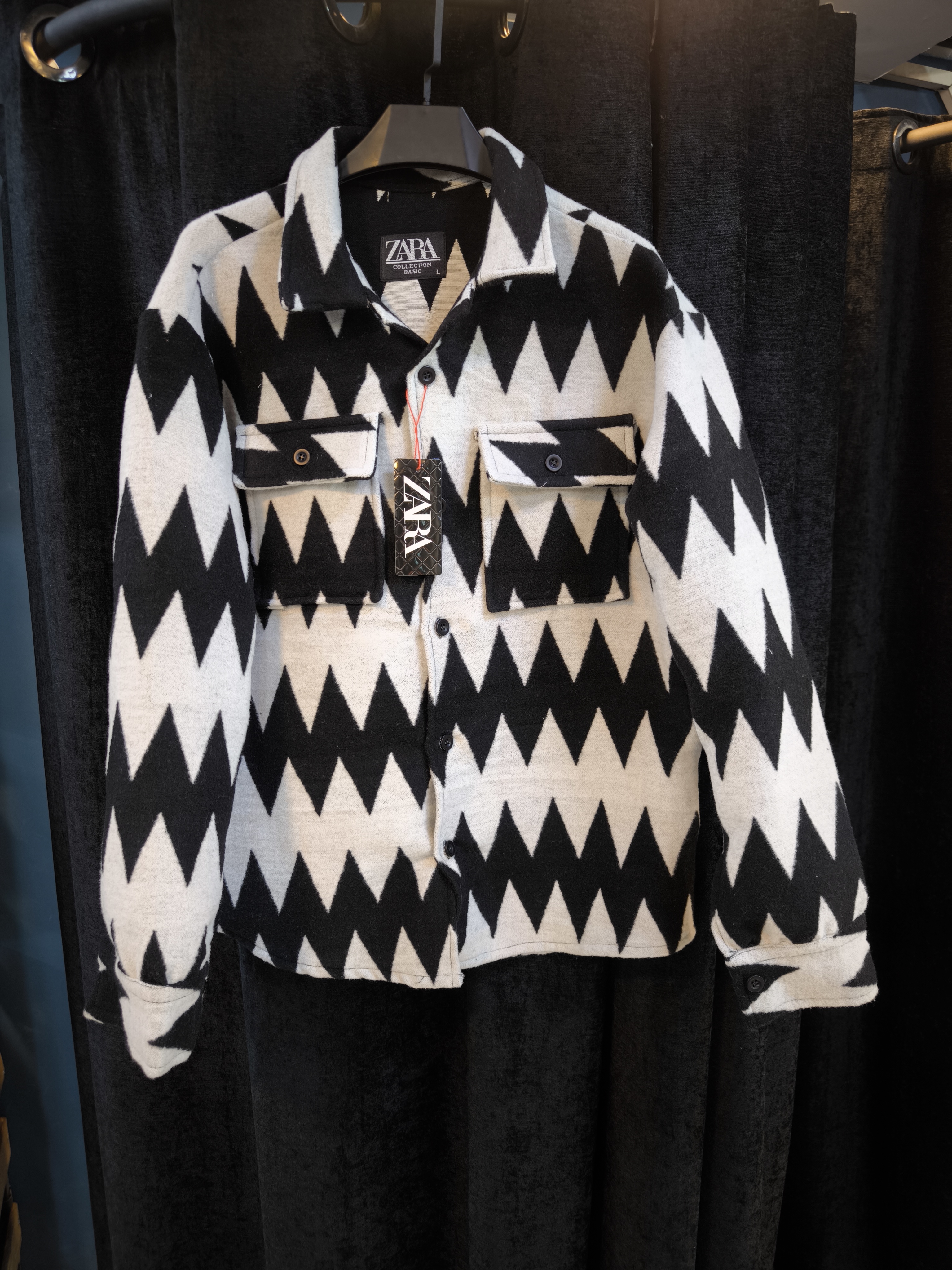 کت فوتر پشمی با طرح هندسی مدرن داری (ترکیب رنگ مشکی، سفید) | سنگین‌وزن