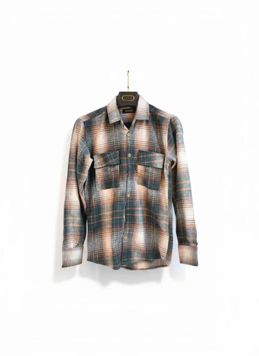 پیراهن پشمی چهارخونه با پارچه برس‌خورده نرم باترکیب رنگ سبز‌کله‌قازی و کرم با ته مایه های رنگ سبز‌آبی – کد ۸۹۵