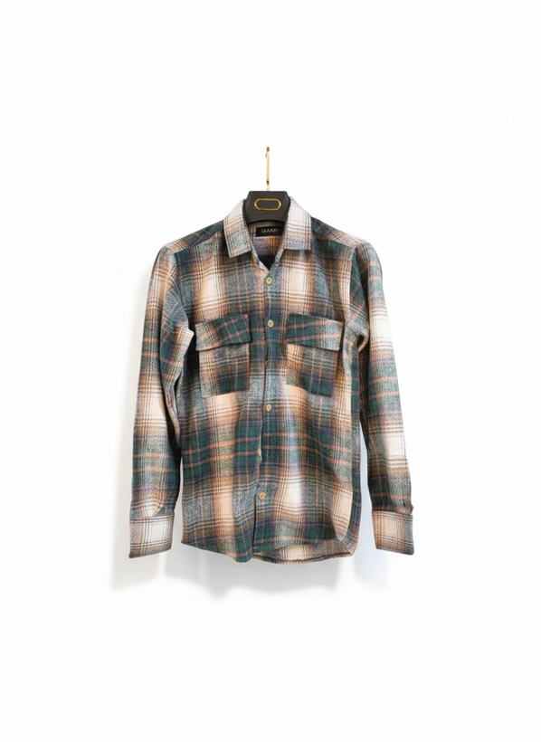 پیراهن پشمی چهارخونه با پارچه برسخورده نرم باترکیب رنگ سبزکلهقازی و کرم با ته مایه های رنگ سبزآبی – کد ۸۹۵