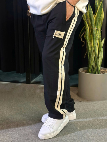 شلوار جاگر بگ مشکی با دیزاین نوار خطی کنفی سفید | اورجینال دیلم